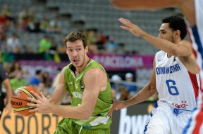 西甲赛程吃紧；迈阿密热火冲刺阶段调整名单；态度坚定；更衣室氛围转暖的简单介绍