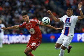 包含赛后法甲焦点战；新奥尔良鹈鹕单刀错失；信心回归；临场指挥获称赞的词条